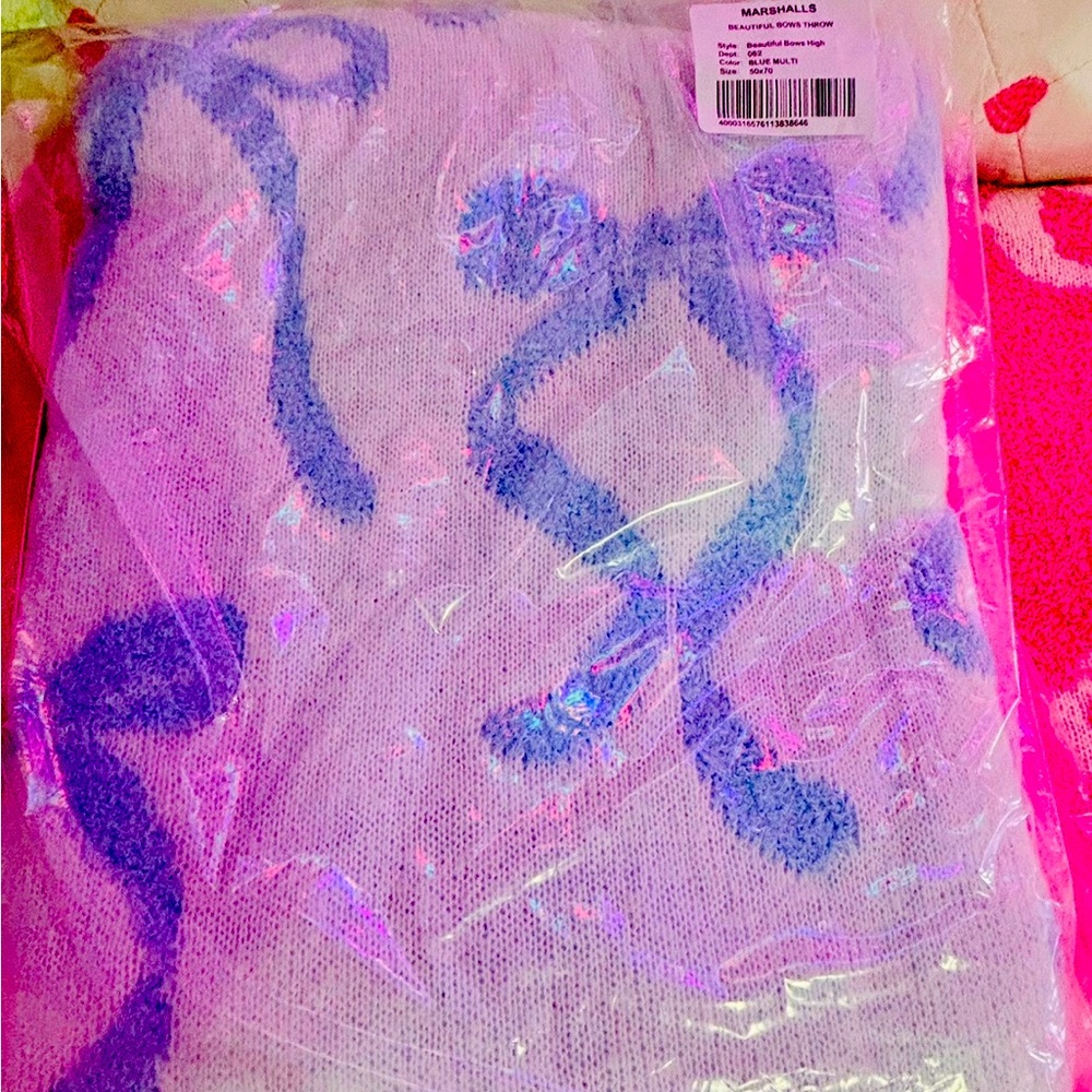 Cupcake & cashmere bow blanket Bnwt